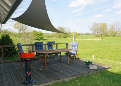 Ferienhaus Det gule Hus Terrasse Südseite mit Sonnensegelgel